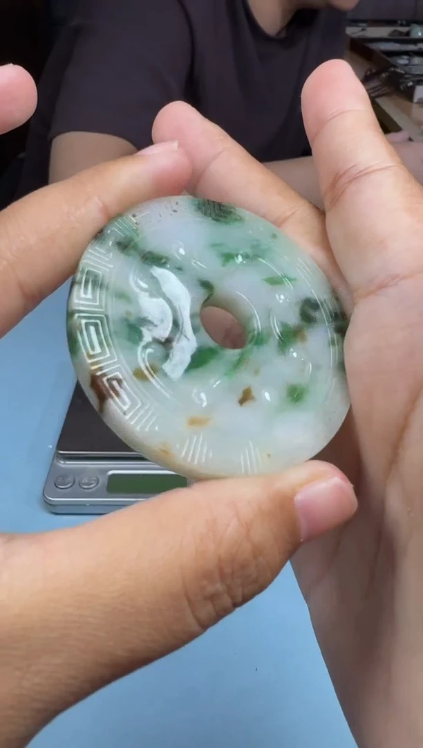 翡翠未镶嵌颈饰1