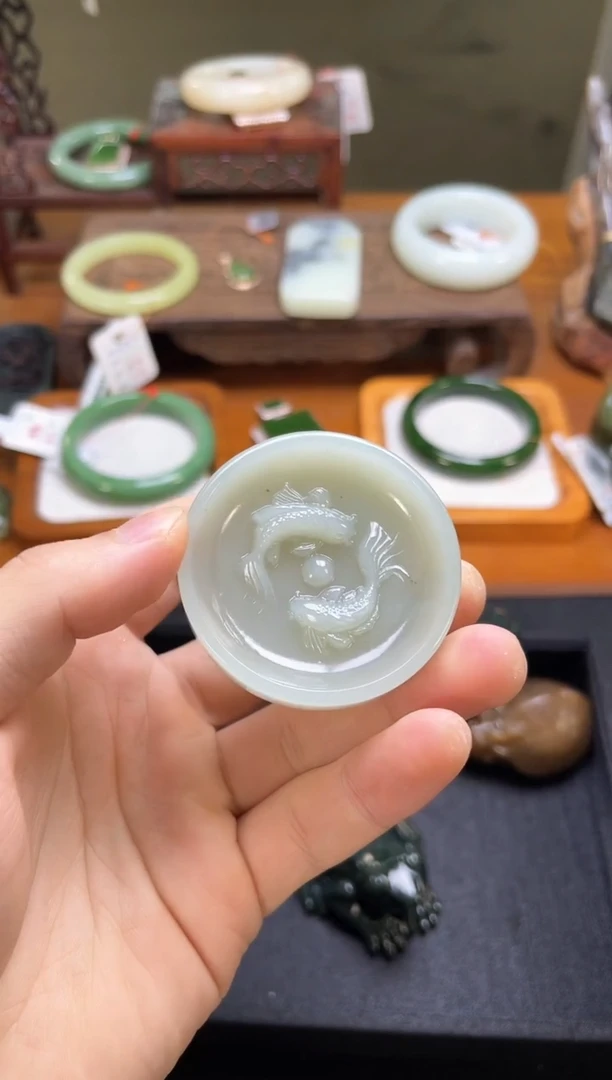 未镶嵌和田玉把件且末青白 年年有鱼