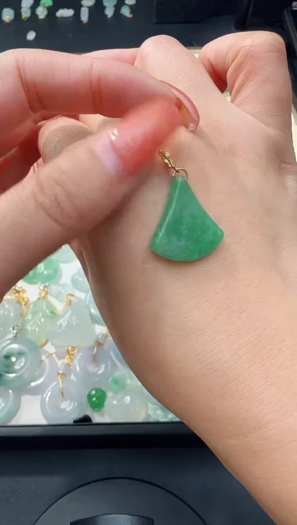 【闪购商品】翡翠颈饰18K金镶嵌TZG0115153