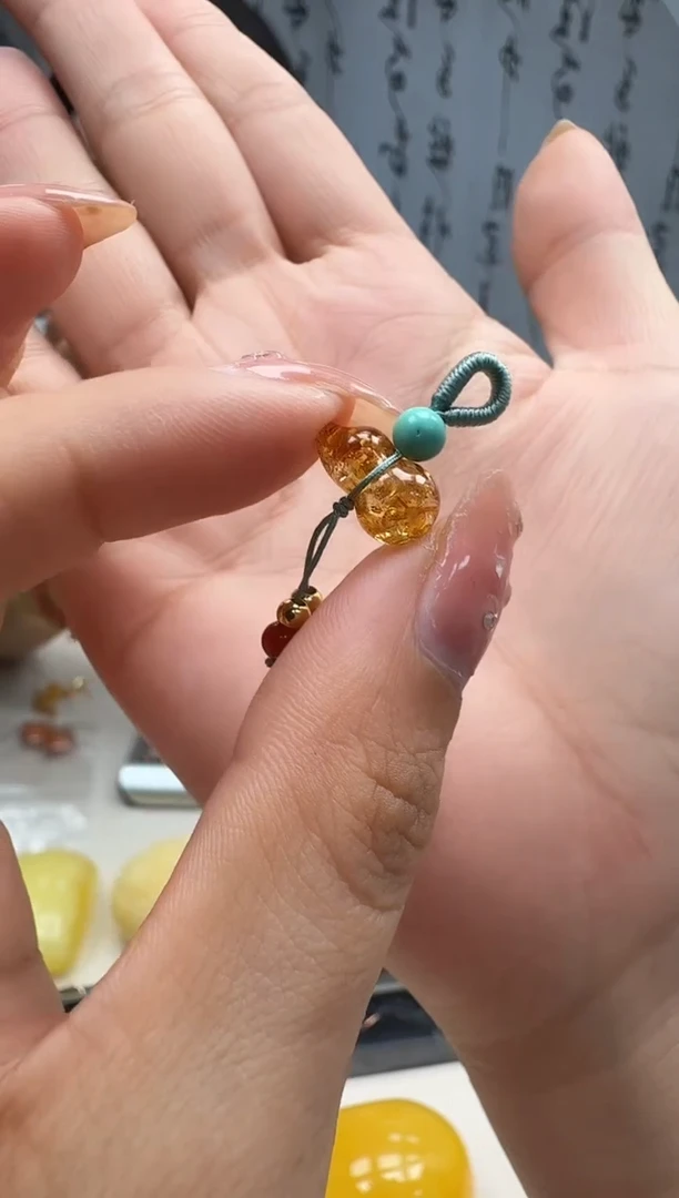 未镶嵌琥珀裸石多样性发一