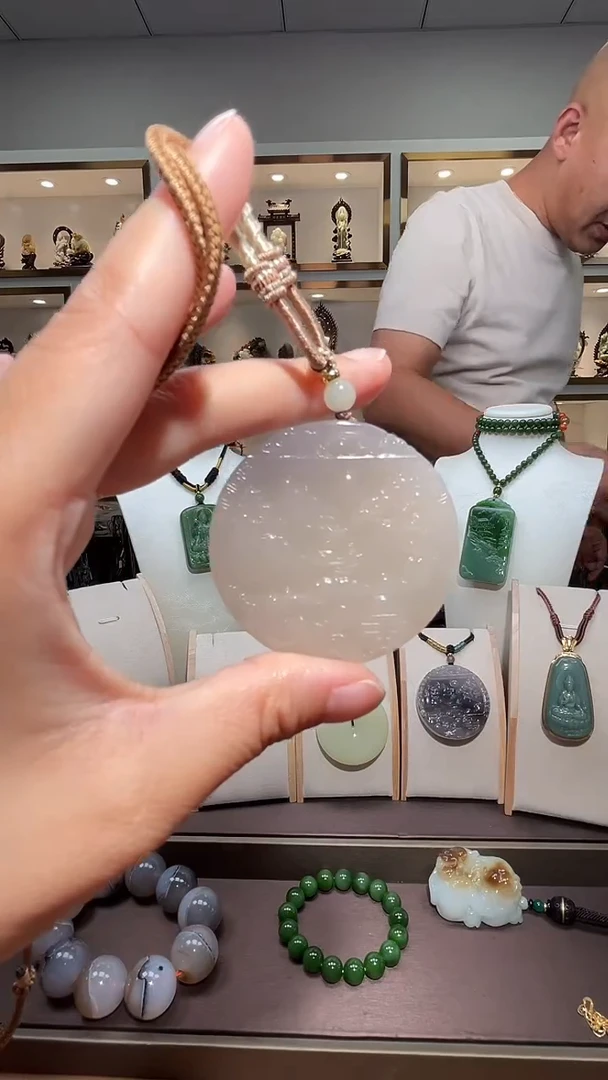 和田玉未镶嵌颈饰苏