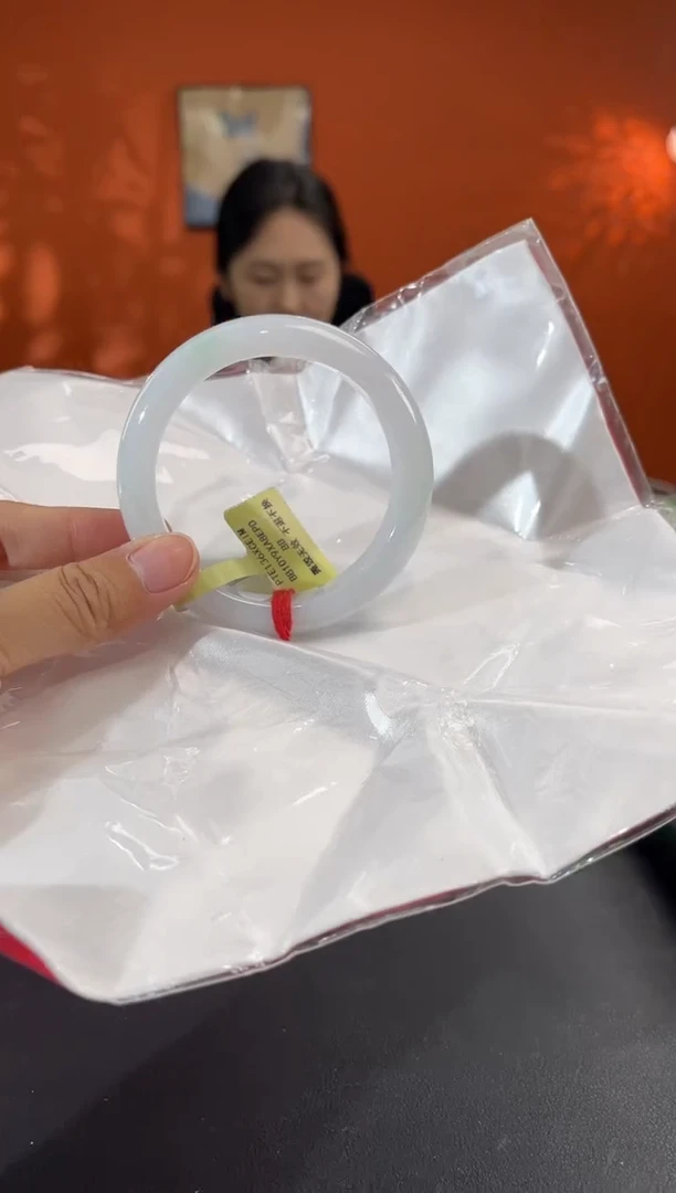 未镶嵌手镯翡翠3    55.8