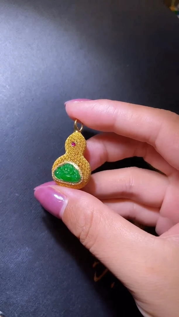 颈饰18K金镶嵌翡翠翡翠花丝佛公吊坠