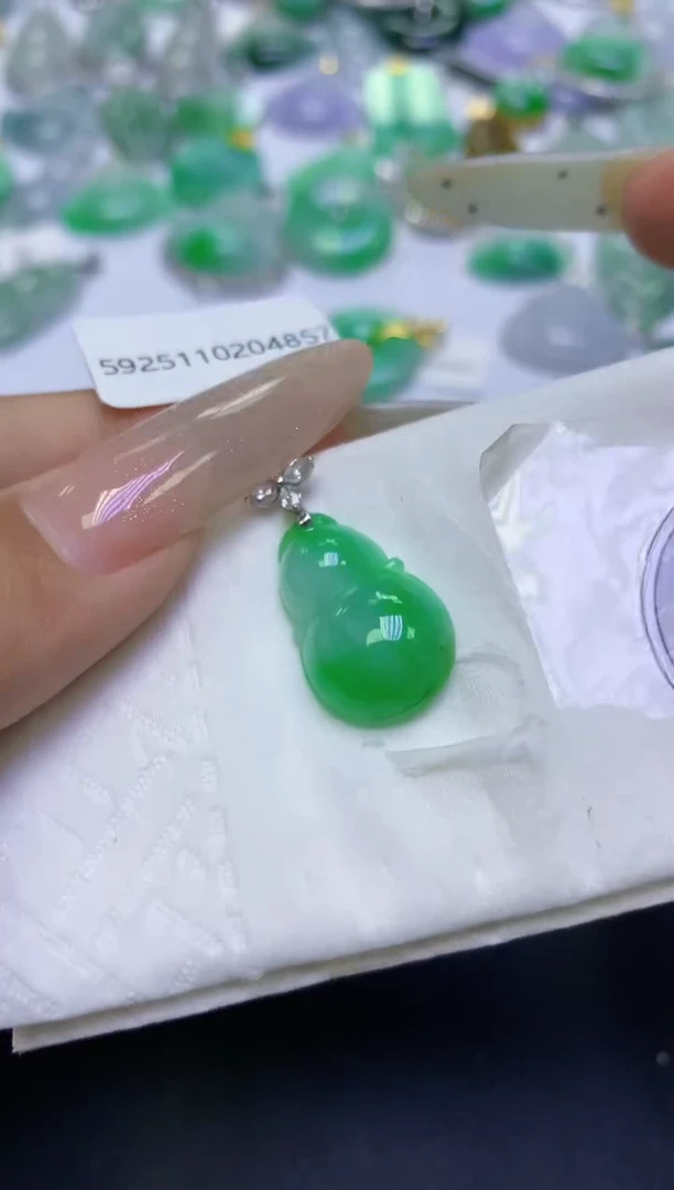 颈饰18K金镶嵌翡翠天然缅甸翡翠A货百元以上9元证书费自理