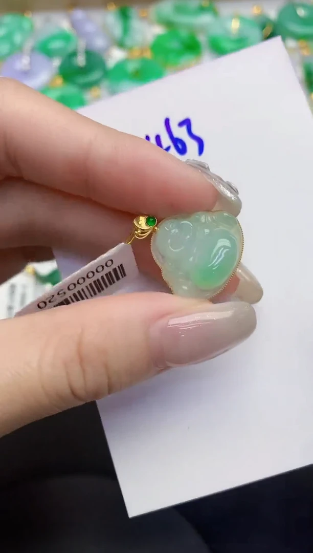 翡翠18K金镶嵌颈饰缅甸天然翡翠A货