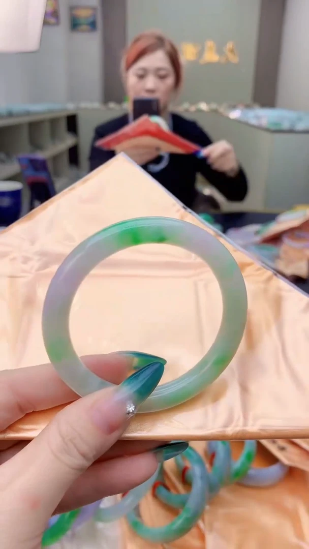 【闪购商品】翡翠手镯未镶嵌0833803841