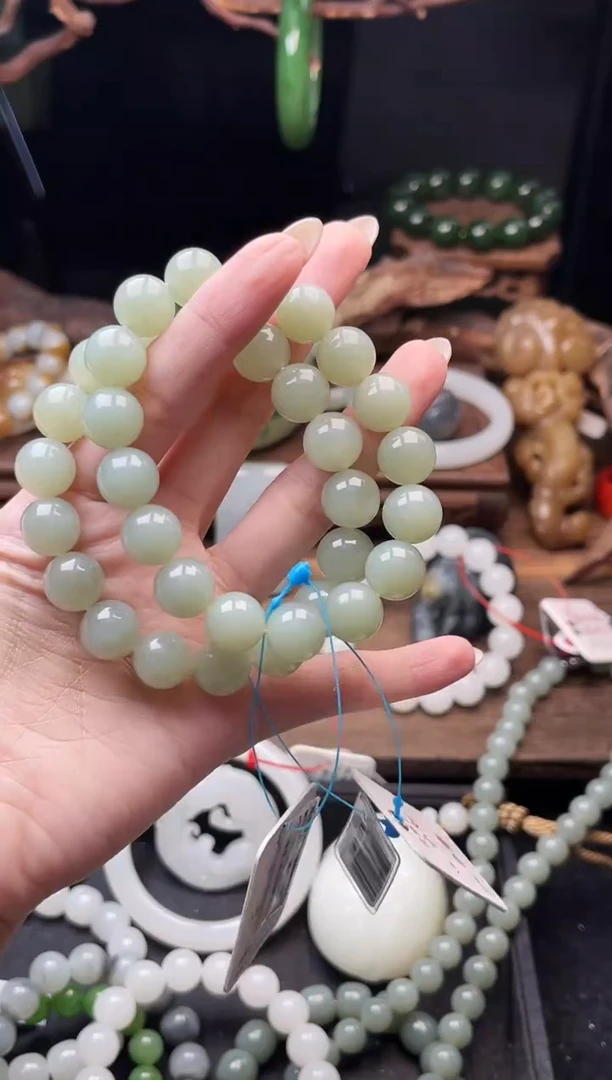 手串未镶嵌和田玉卡12且末青白 圆珠有瑕疵多样性发一