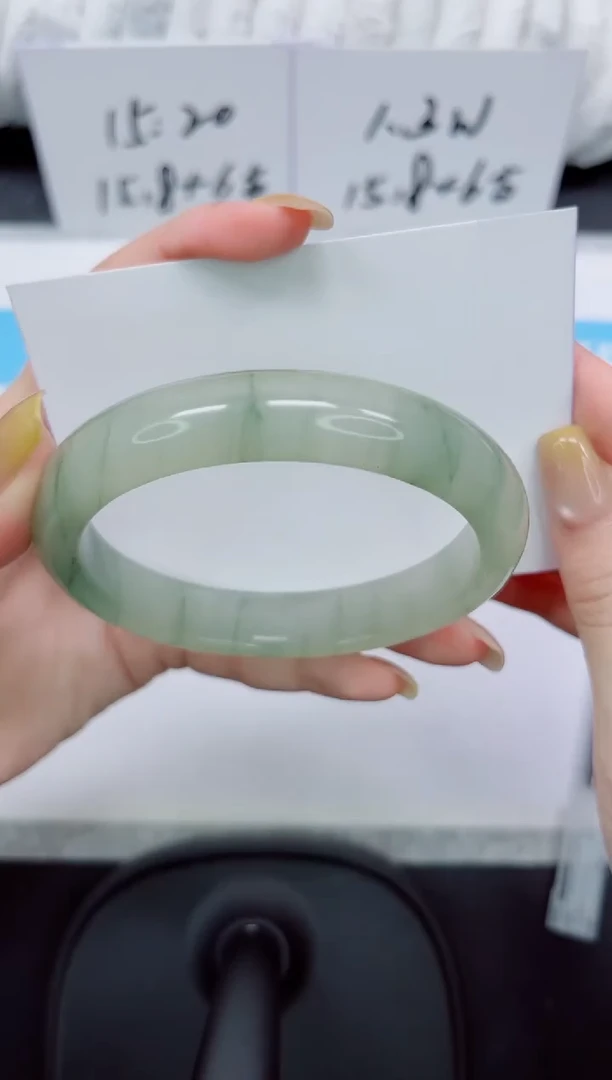 石英质玉手镯未镶嵌63