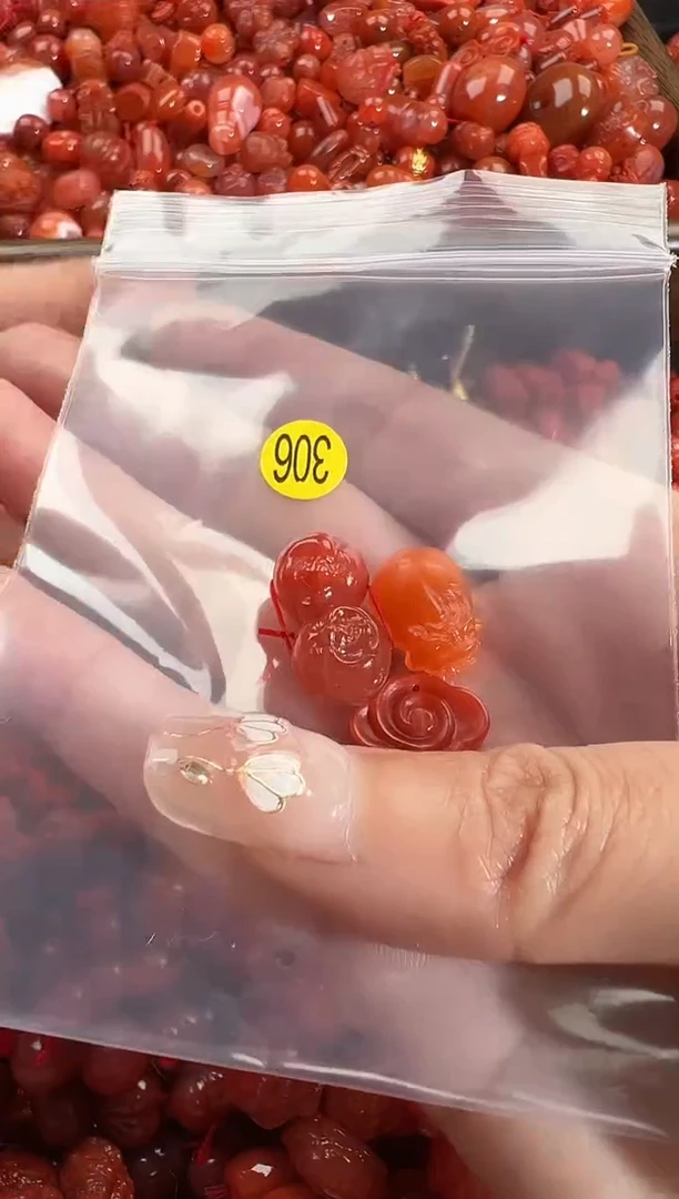 颈饰未镶嵌南红玛瑙1