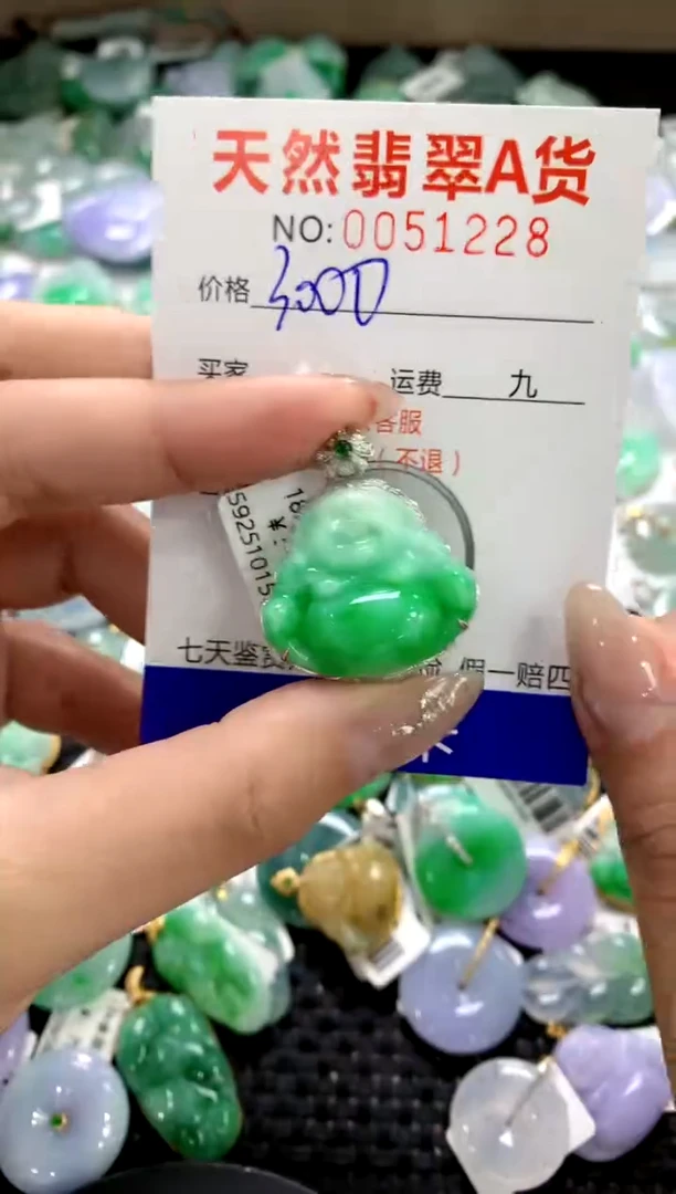 颈饰18K金镶嵌翡翠1111111111111111