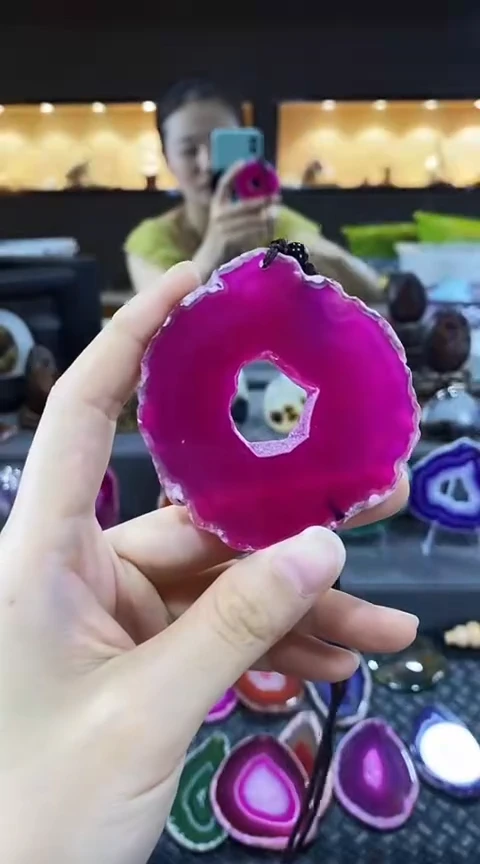 未镶嵌颈饰玛瑙/玉髓林****。玛瑙