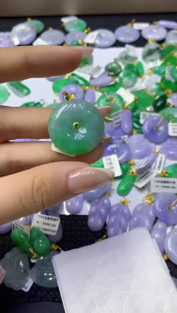 颈饰18K金镶嵌翡翠天然缅甸翡翠A货