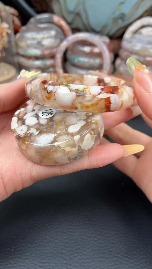 未镶嵌手镯（圆镯）石英质玉56