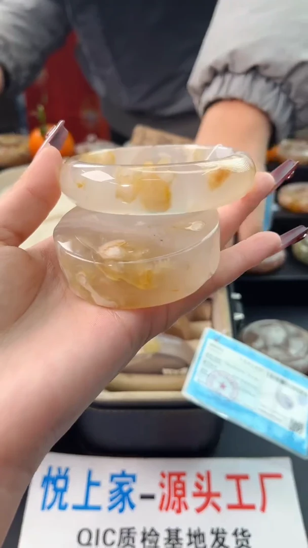 【闪购商品】石英质玉手镯未镶嵌赠送镯心（62圈口）