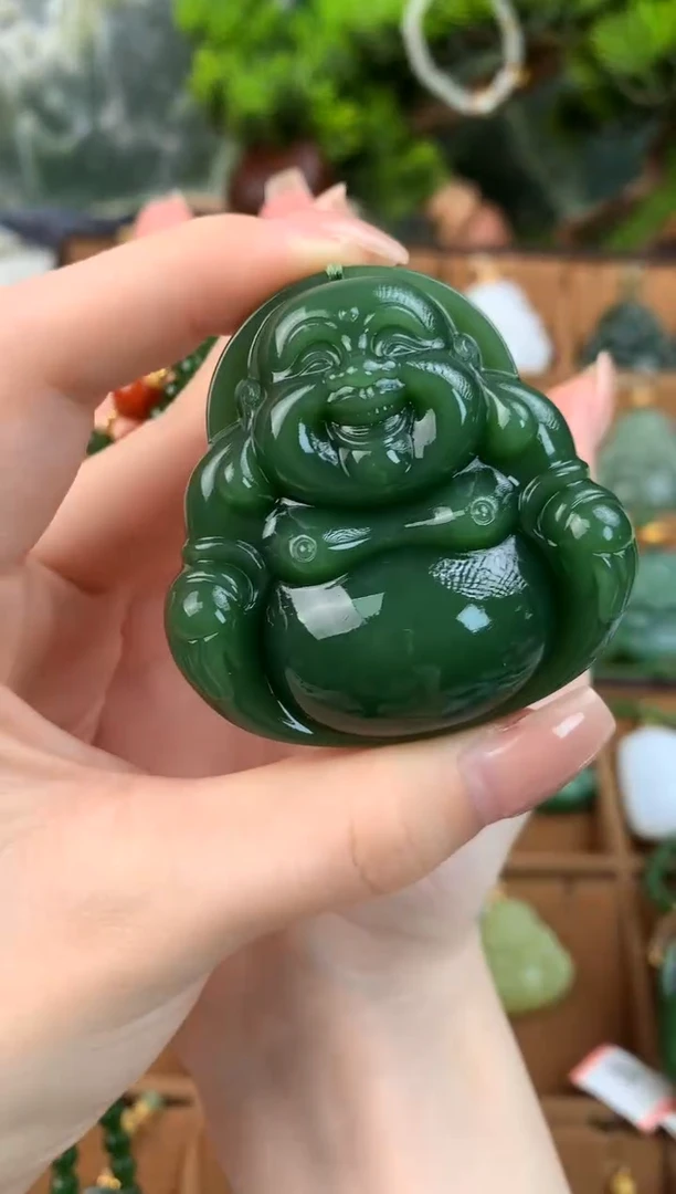 颈饰18K金镶嵌和田玉吊坠50mm