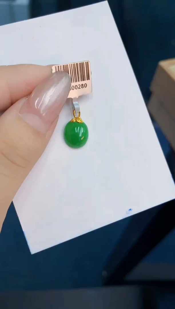 翡翠未镶嵌颈饰1