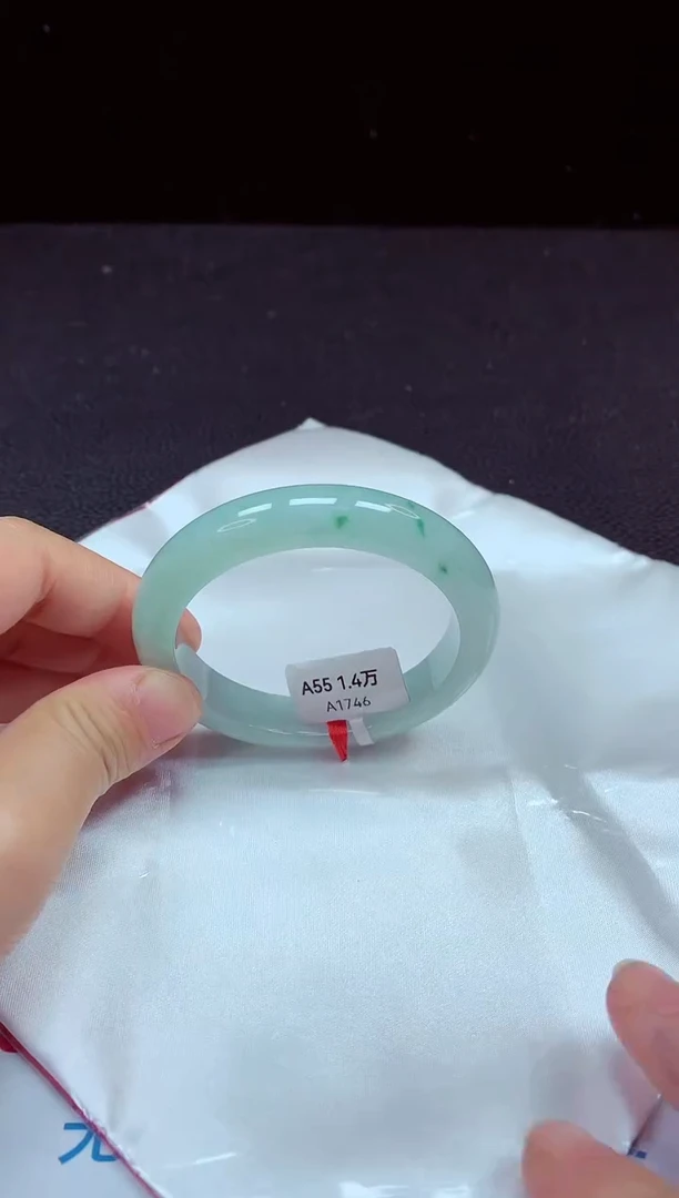 【闪购商品】翡翠手镯未镶嵌镯子55+