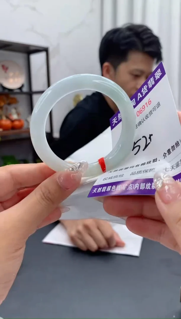 未镶嵌手镯翡翠有纹，完美者勿拍