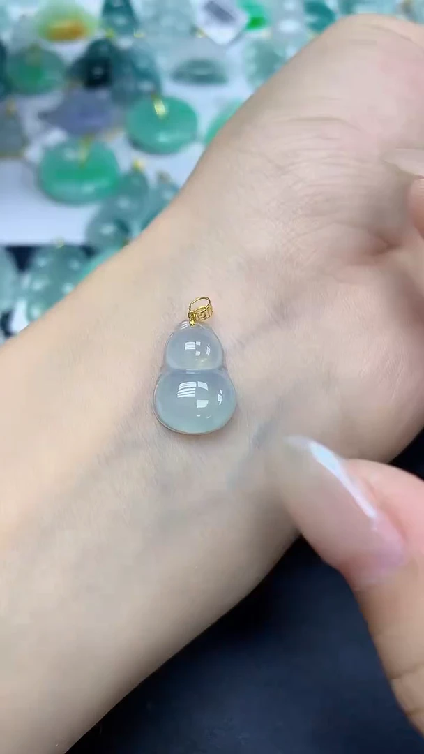 翡翠18K金镶嵌颈饰天然缅甸翡翠A货