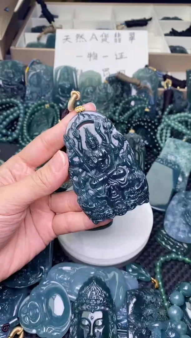 翡翠未镶嵌颈饰