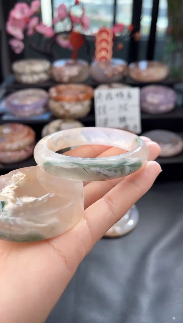 【闪购商品】石英质玉手镯未镶嵌51