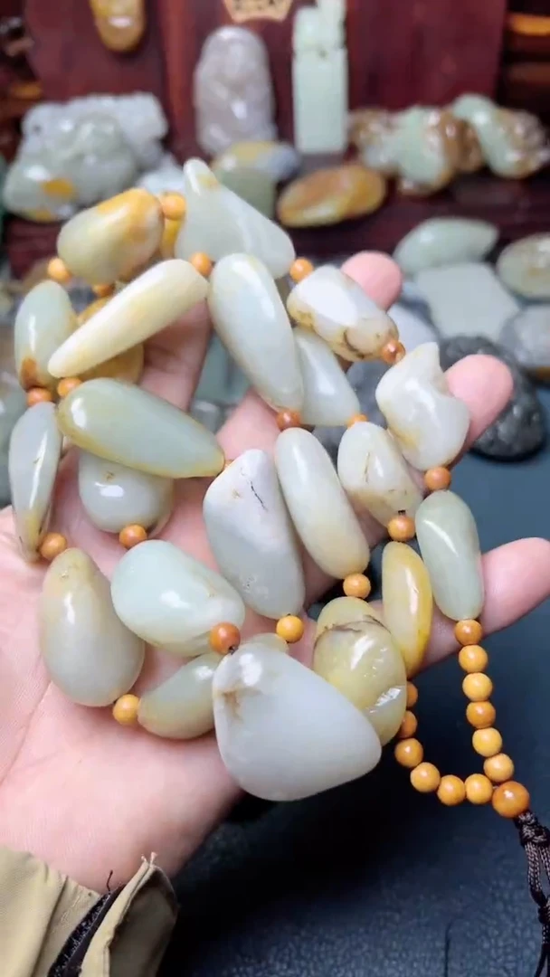 未镶嵌和田玉挂件-