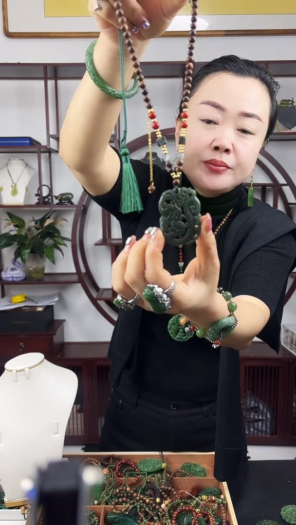 颈饰未镶嵌和田玉1