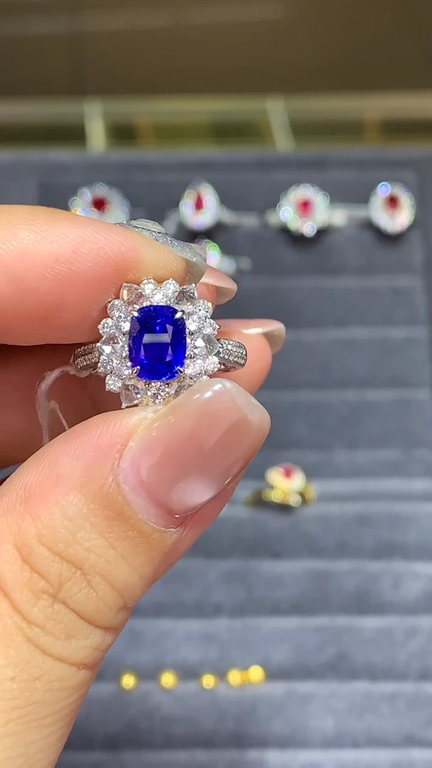 戒指蓝宝石18K金镶嵌2.13ct