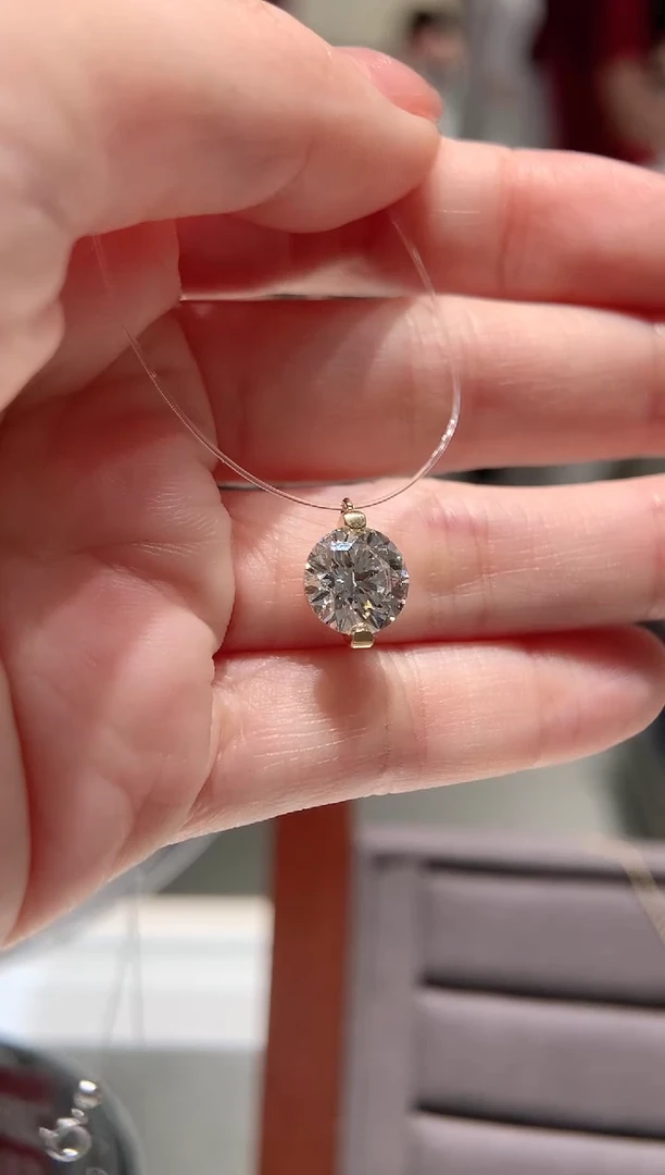 实验室培育钻石18K金镶嵌颈饰2.3左右孤品