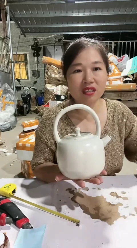 615瑕疵粗陶提梁壶