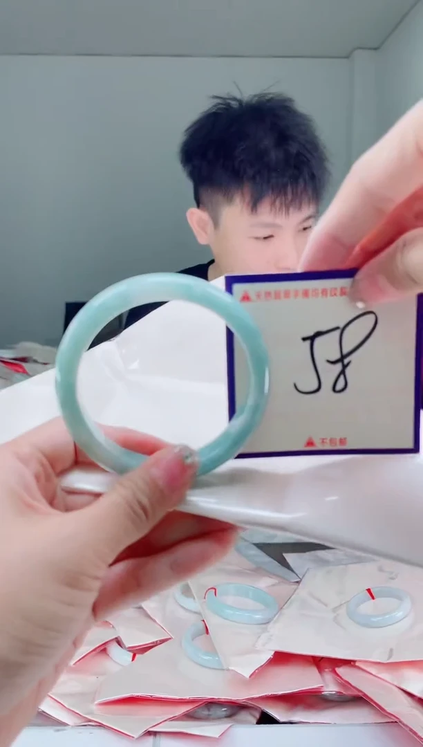 未镶嵌手镯翡翠我