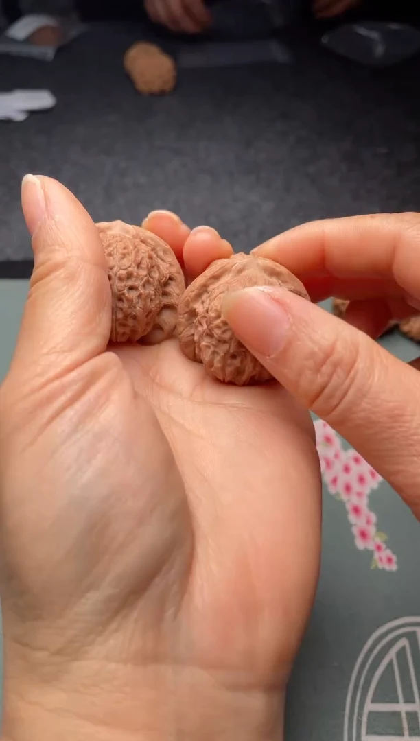 把件文玩核桃w332  血麒麟   37