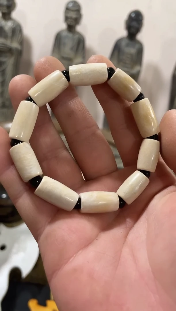 未镶嵌和田玉（糖玉）挂件1条