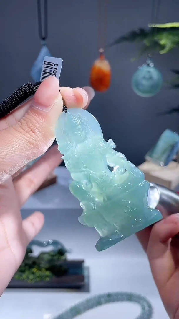 颈饰未镶嵌翡翠观音自在