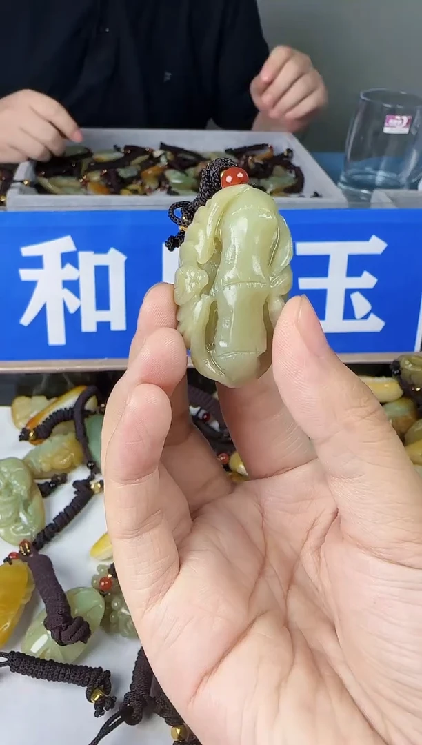 和田玉未镶嵌颈饰1