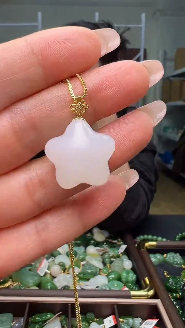 颈饰18K金镶嵌和田玉（多样性发货.发其一）11.20.36