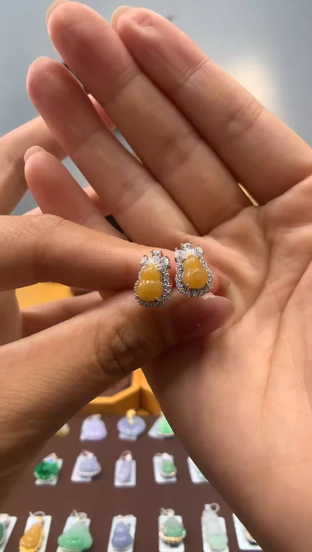 颈饰银S925镶嵌翡翠耳钉