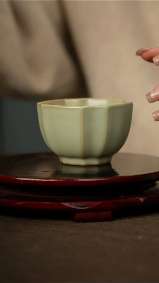 全品 粉青 四方葵口杯 带底款