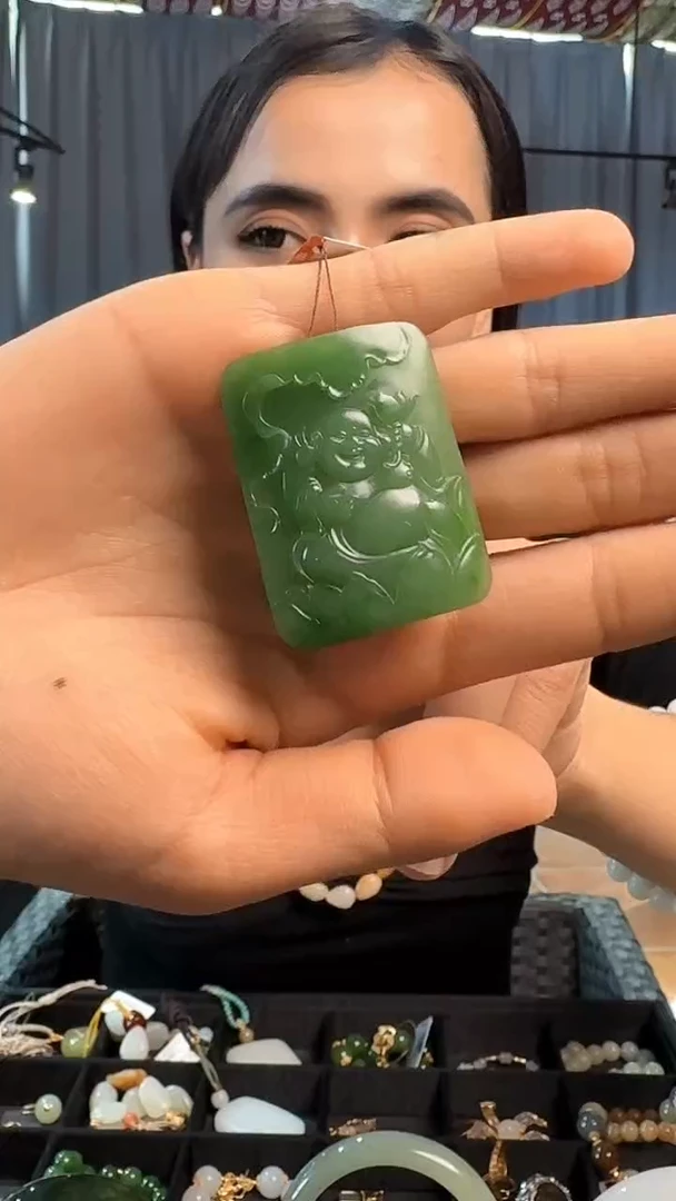 吊坠(不含链)未镶嵌和田玉（糖玉）国大师：赵琦 碧玉花开见佛