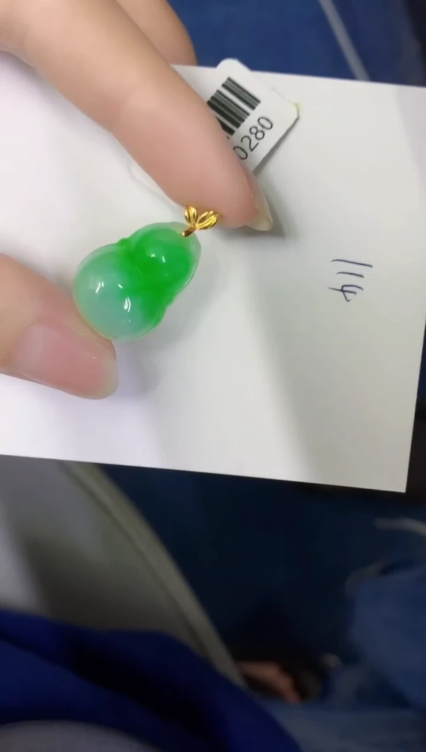 颈饰18K金镶嵌翡翠缅甸天然翡翠A货