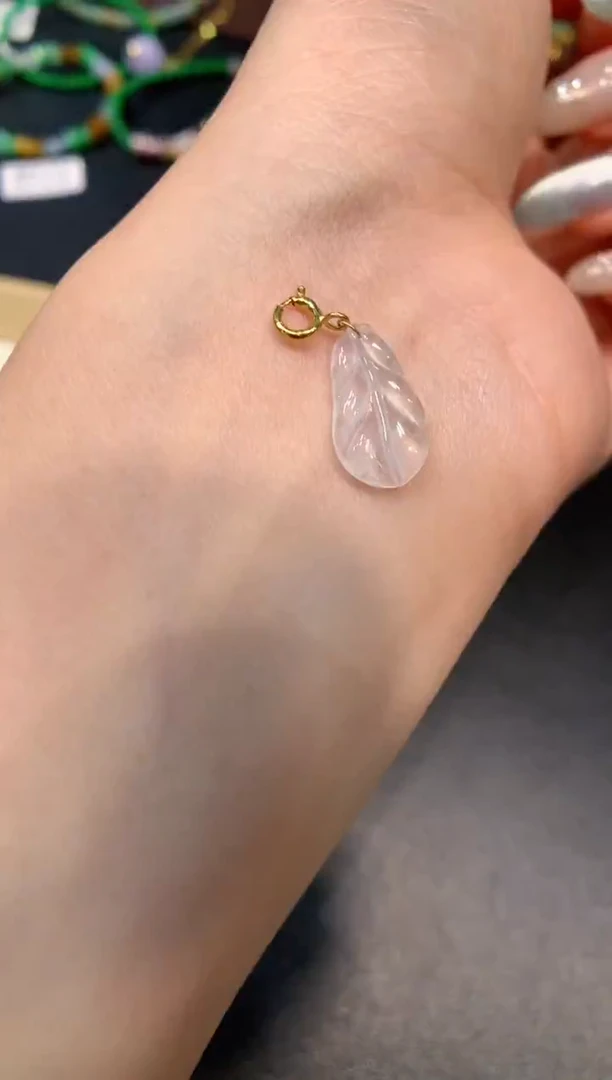 颈饰18K金镶嵌翡翠叶子