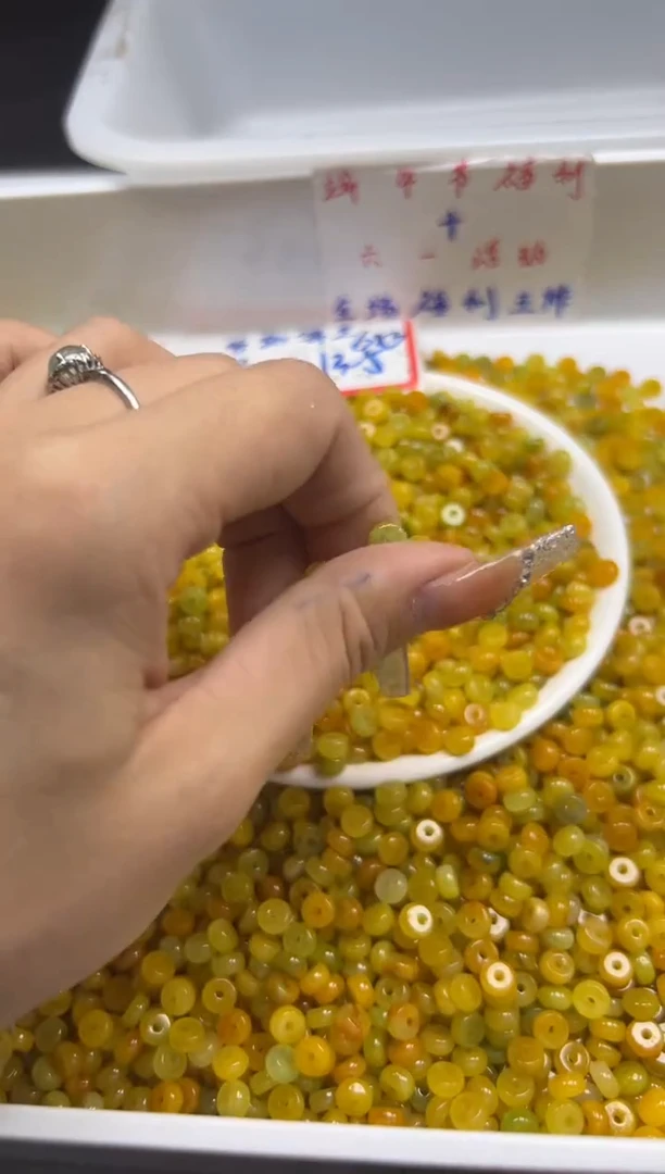 翡翠未镶嵌颈饰w2855黄翡算盘6*3mm*30颗