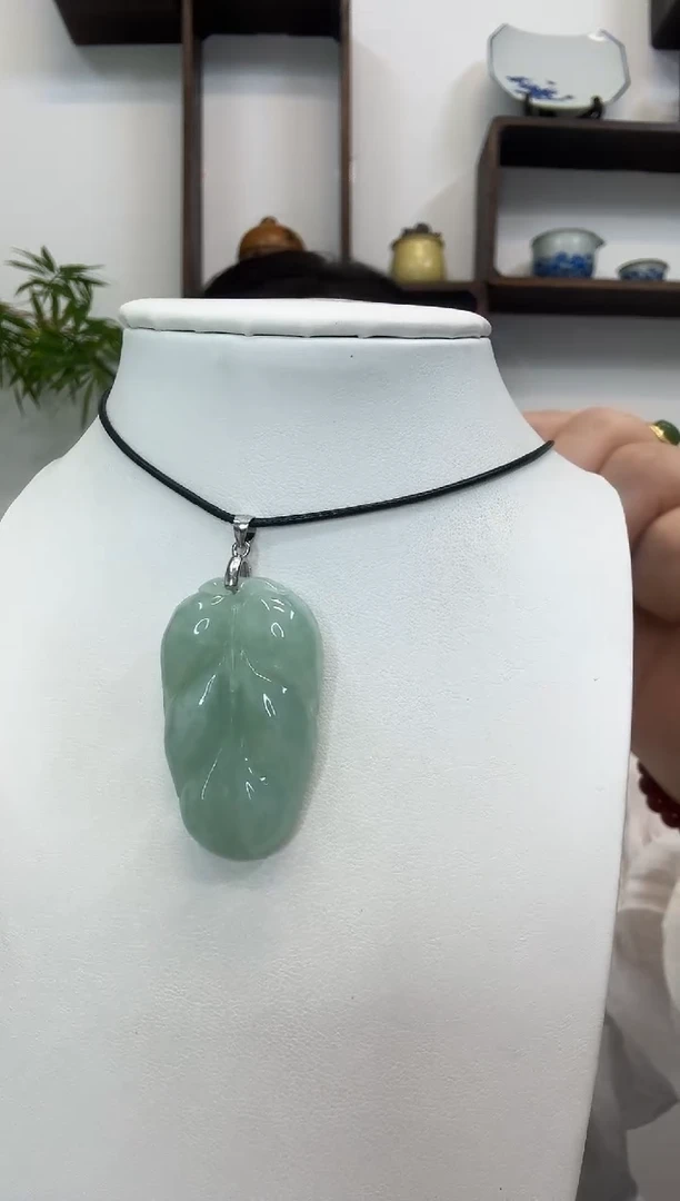 颈饰银S925镶嵌翡翠叶子