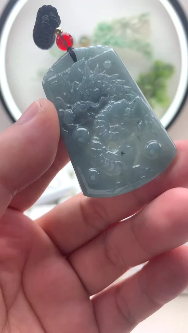 颈饰未镶嵌翡翠龙牌