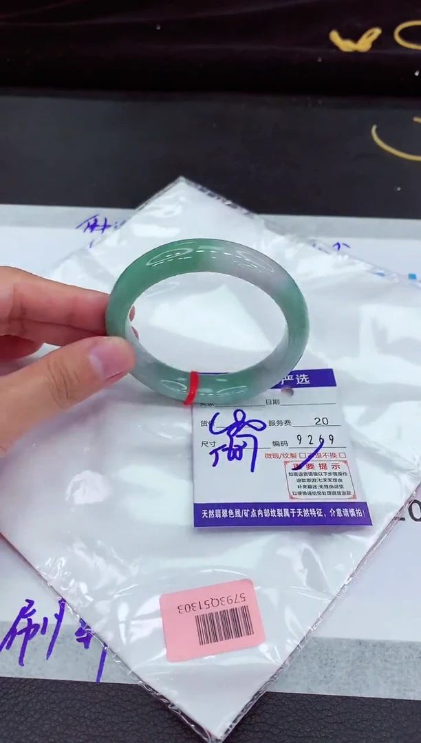 翡翠手镯未镶嵌1111111111111111