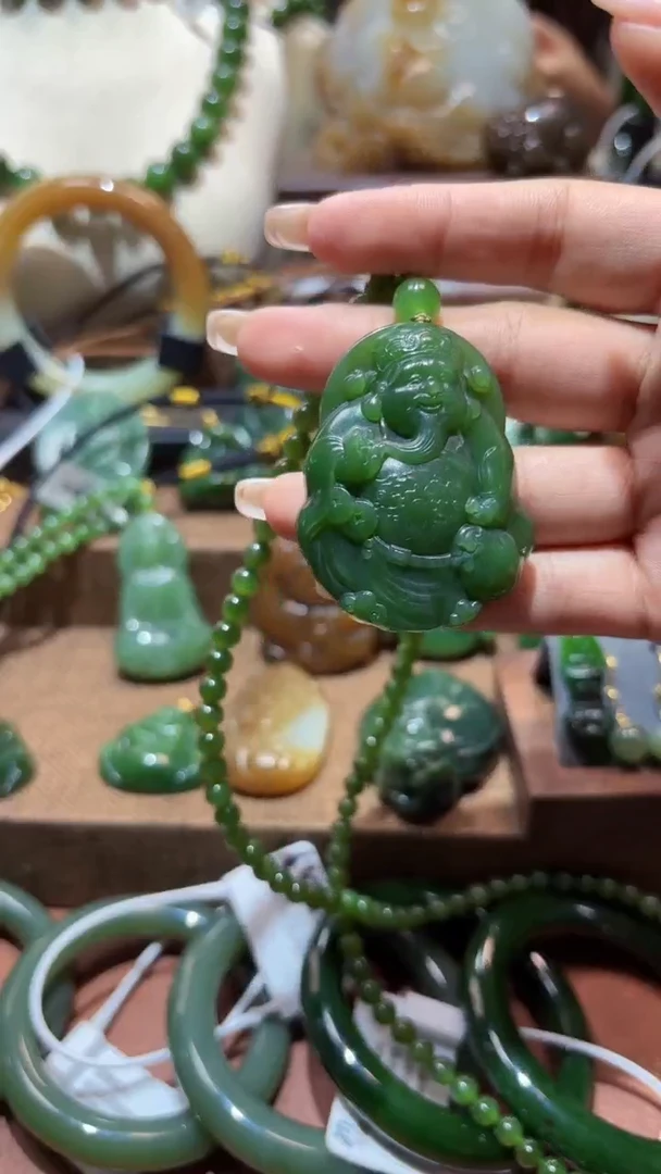 颈饰未镶嵌和田玉（碧玉）1