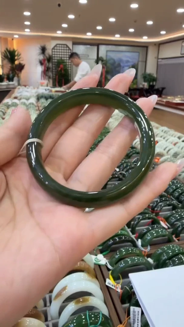 颈饰未镶嵌和田玉手镯56