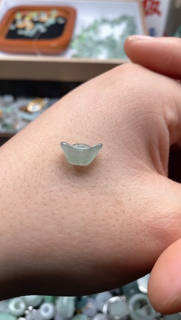 【闪购商品】翡翠颈饰未镶嵌哥哥