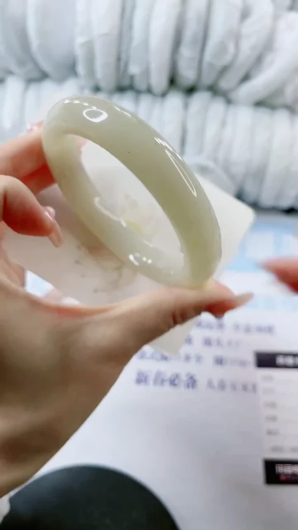 【闪购商品】石英质玉手镯未镶嵌0800287685-62多样性发货