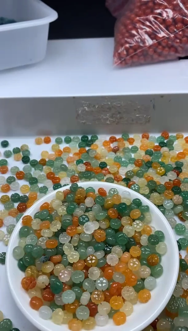 玛瑙/玉髓颈饰未镶嵌w1688三彩金丝玉五瓣花8mm*10颗